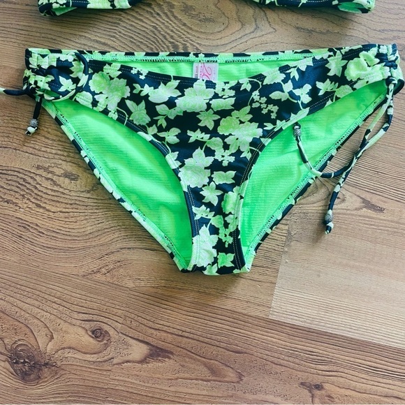 2 Chillies swimwear Australlia bikini size 8 neon green floral summer beach sexy - Picture 2 of 8